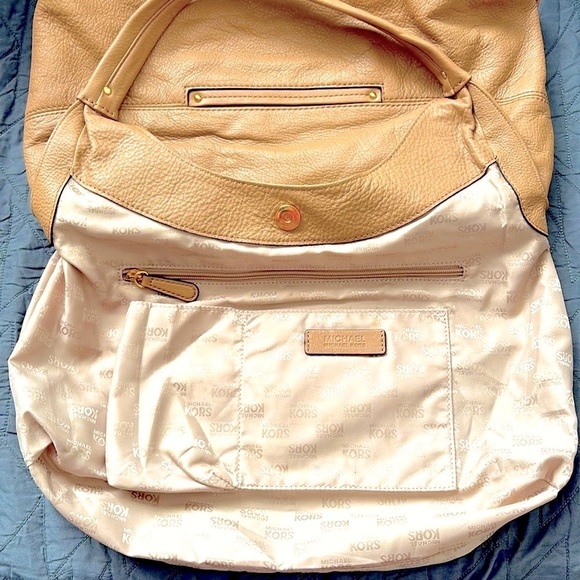Michael Kors Beige Leather Hobo Bag Purse - Good condition - Picture 8 of 10